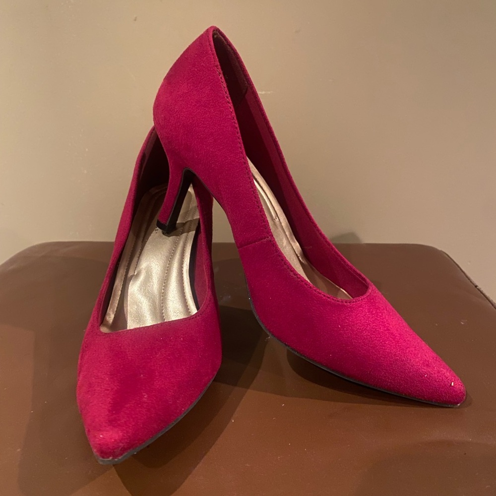 Red suede pointed toe heels